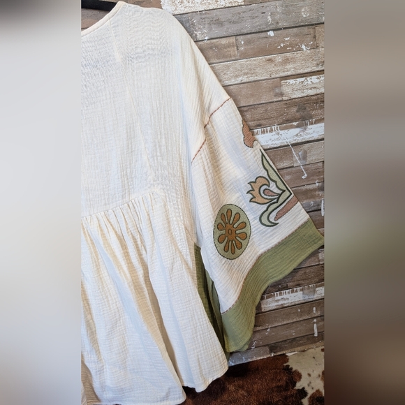 NWT Easel Green And Natural Boho Embroidered Wide Sleeve Tunic - Picture 15 of 16